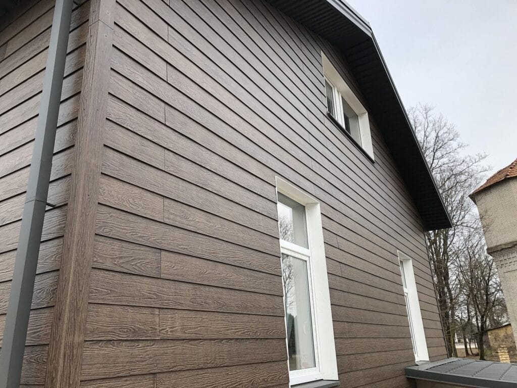 Cementinių dailylenčių kampas, suformuotas iš lentelių