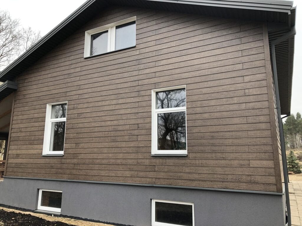Shera Plank fibrocementinės ir medinės dailylentės ant fasado